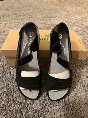 Naot Black Patent & Matte Two-Texture Strappy Sandals